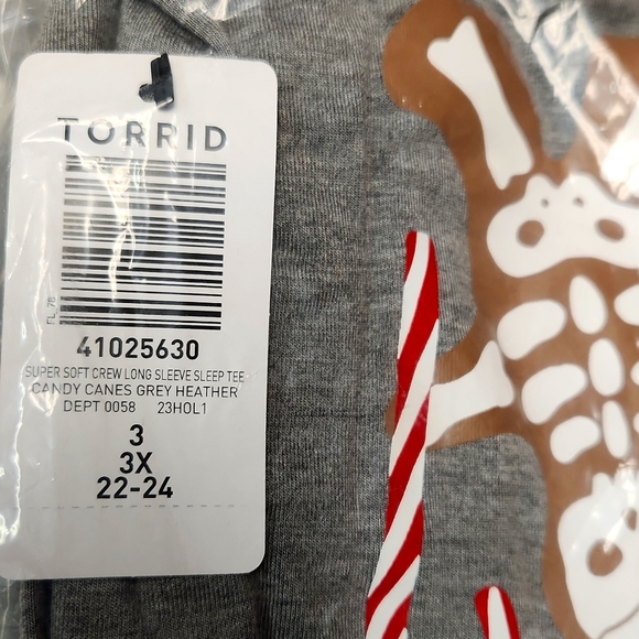 ❤️NWT VINTAGE TORRID TEE - CHRISTMAS SANTA GINGERBREAD MAN SKELETON - PLUS SIZE - Picture 9 of 15